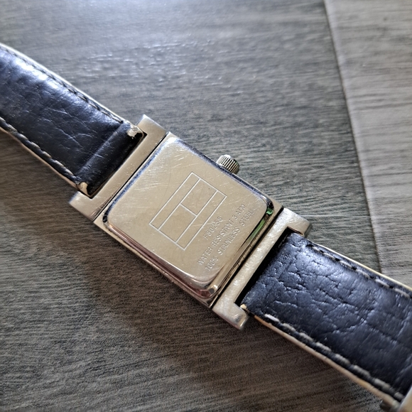 Tommy Hilfiger women's watch white band *needs new battery * - Picture 6 of 6